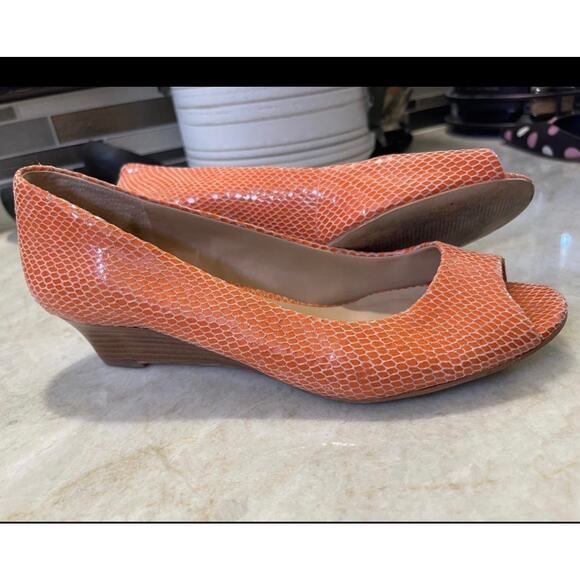 Arturo Chiang wedge pumps Sz 6-1/2  orange snakeprint - Picture 1 of 12